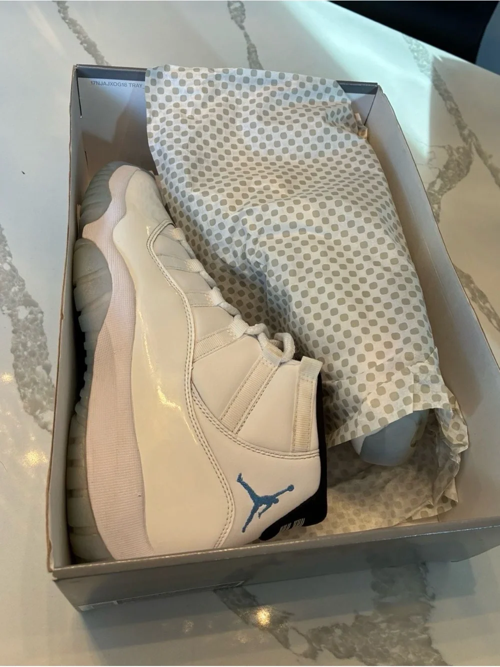 Jordan 11 Legend Blue Size 8.5